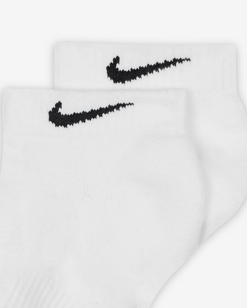 Low white nike socks online